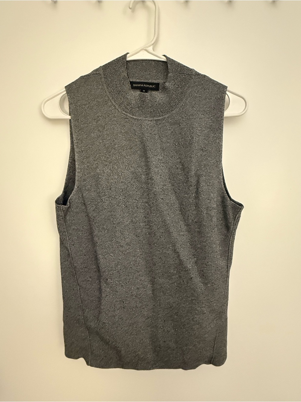 Banana Republic Gray Sleeveless Crewneck Knit Tank